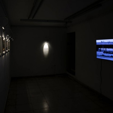 Bojan Koštić - Optimizam volje (iz serije Jedna iskra je dovoljna); 2020. Intervencija u javnom prostoru; cca. 200 x 20 cm grafit - fotoluminiscentna boja