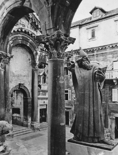 Performance on Peristyle – Antonio Grgić ”Shadows” – Friday June 16th