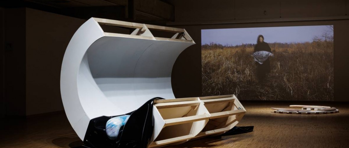 pozivnica- Tejka Pezdirc  ”Bodies of River”, Salon Galić , srijeda 18.2.2026. u 19 sati